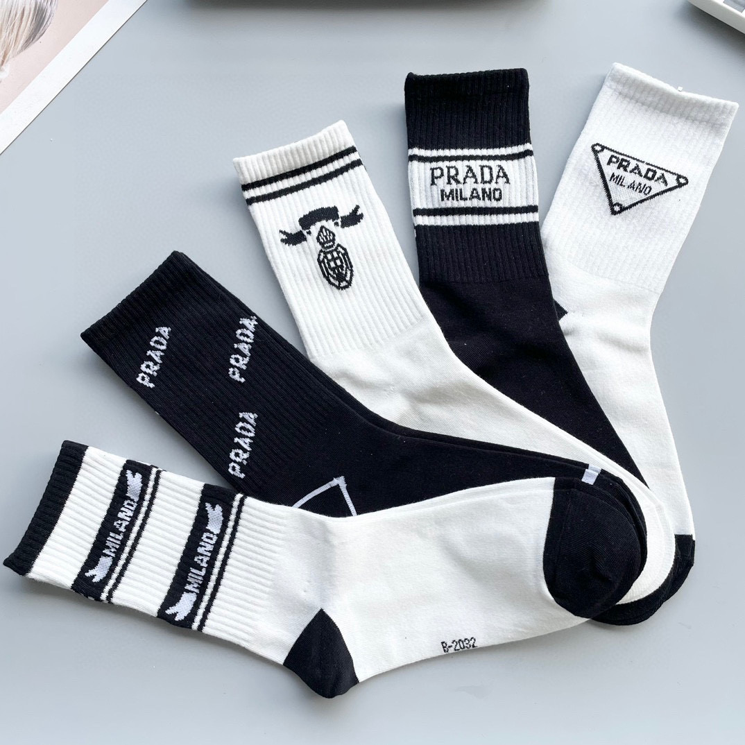 “Prada High-Level Socks: Quality, Fashionable, Stylish Explosion in a Box” - 图片 5