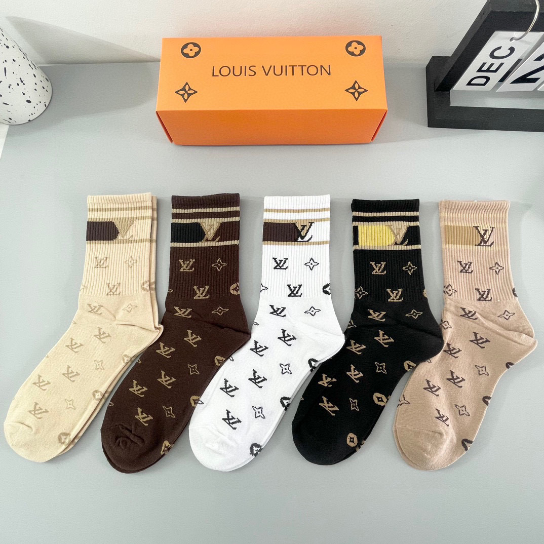 Luxury Louis Vuitton Battery Socks: High Edition Stockings in P95 Packagings - 图片 9