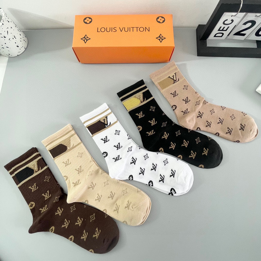 Luxury Louis Vuitton Battery Socks: High Edition Stockings in P95 Packagings - 图片 2