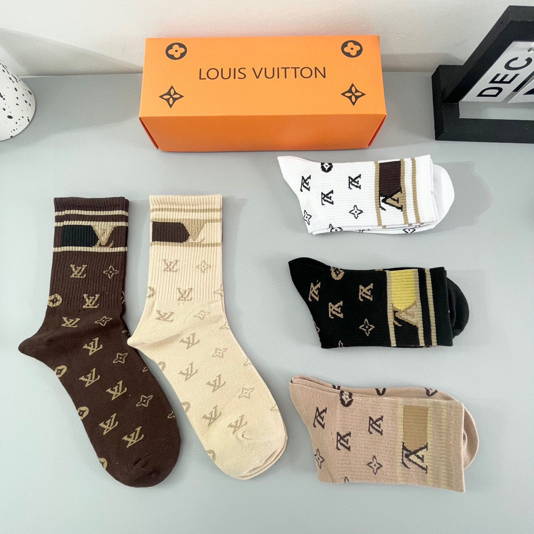 Luxury Louis Vuitton Battery Socks: High Edition Stockings in P95 Packagings - 图片 4