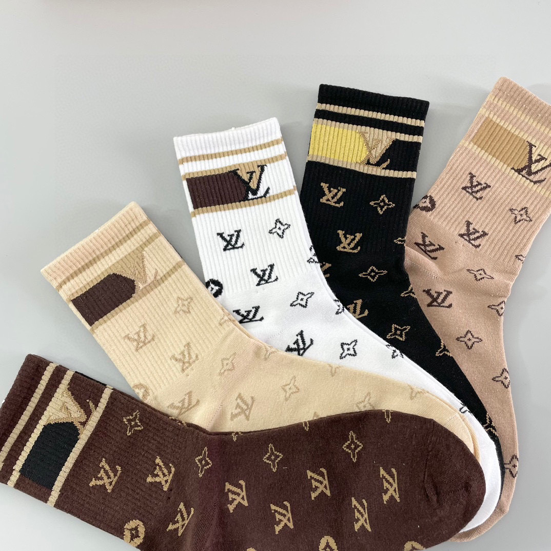 Luxury Louis Vuitton Battery Socks: High Edition Stockings in P95 Packagings - 图片 6