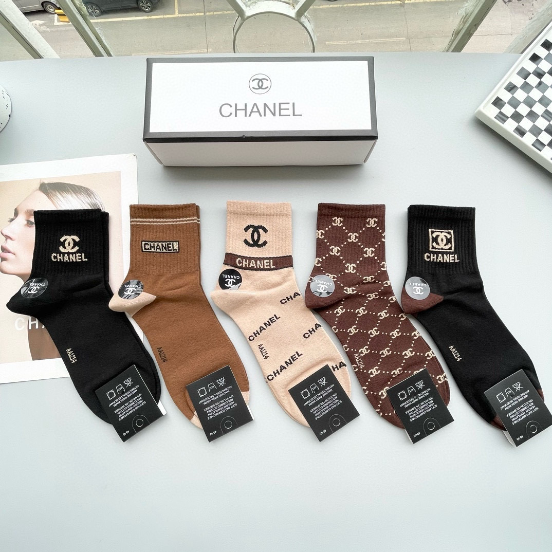 NO:295700,Packaging [one box and five pairs] Chanel Chanel hot card mid-tube socks high-version ~ It’s easy to see the explosion. The counter purchasing quality that European and American big-name mid-tube socks are indispensable. Socks, which are super high-quality and fashionable. Ahhhhhh~~ Recommended and recommended~~ Must-in-one fashionable items!  !  socks, stockings, socks, chanel, chanel, socks19860909配包装【一盒五双】Chanel 香奈儿 爆款卡中筒袜高版本 ～好看到爆炸 欧美大牌中筒袜潮人必不能少的专柜代购品质 袜子 ,搭配起来超高逼格 时髦度爆表啊啊啊啊～～推荐推荐推荐～～必入时髦小单品！！袜子,丝袜,袜子,chanel,chanel,socks,accessory