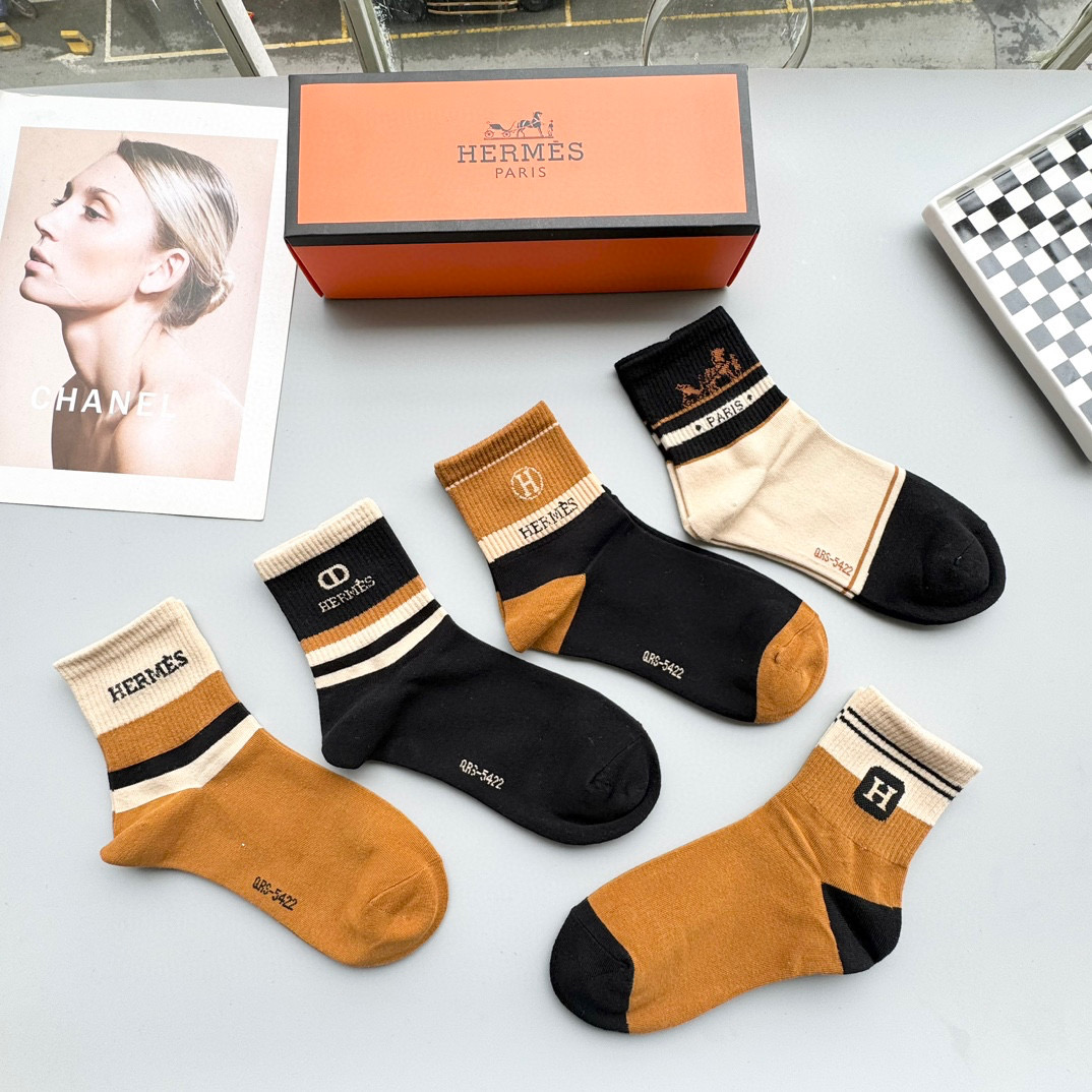 “Pure Cotton Middle Socks with H Embroidered Signs – Comfortable and Stylish” - 图片 3