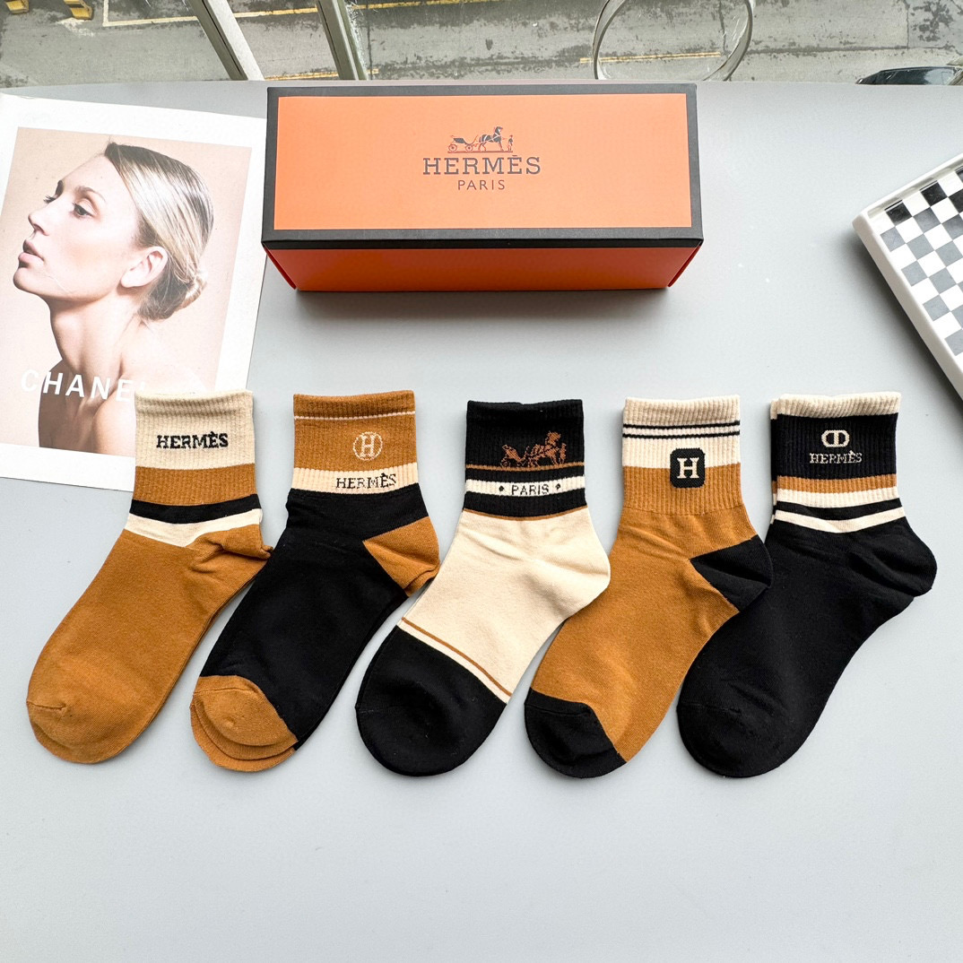 “Pure Cotton Middle Socks with H Embroidered Signs – Comfortable and Stylish” - 图片 8