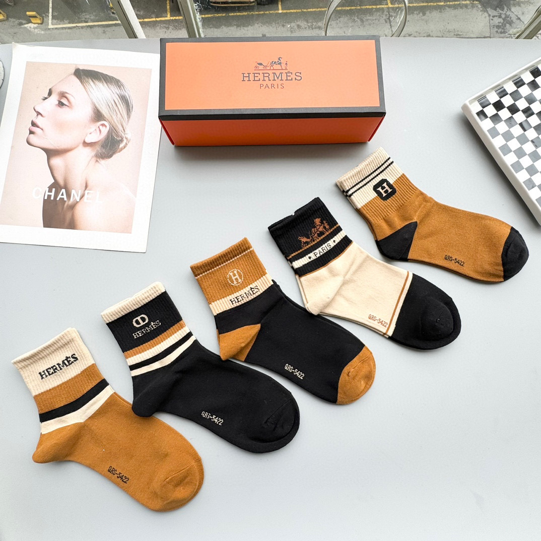 “Pure Cotton Middle Socks with H Embroidered Signs – Comfortable and Stylish” - 图片 2
