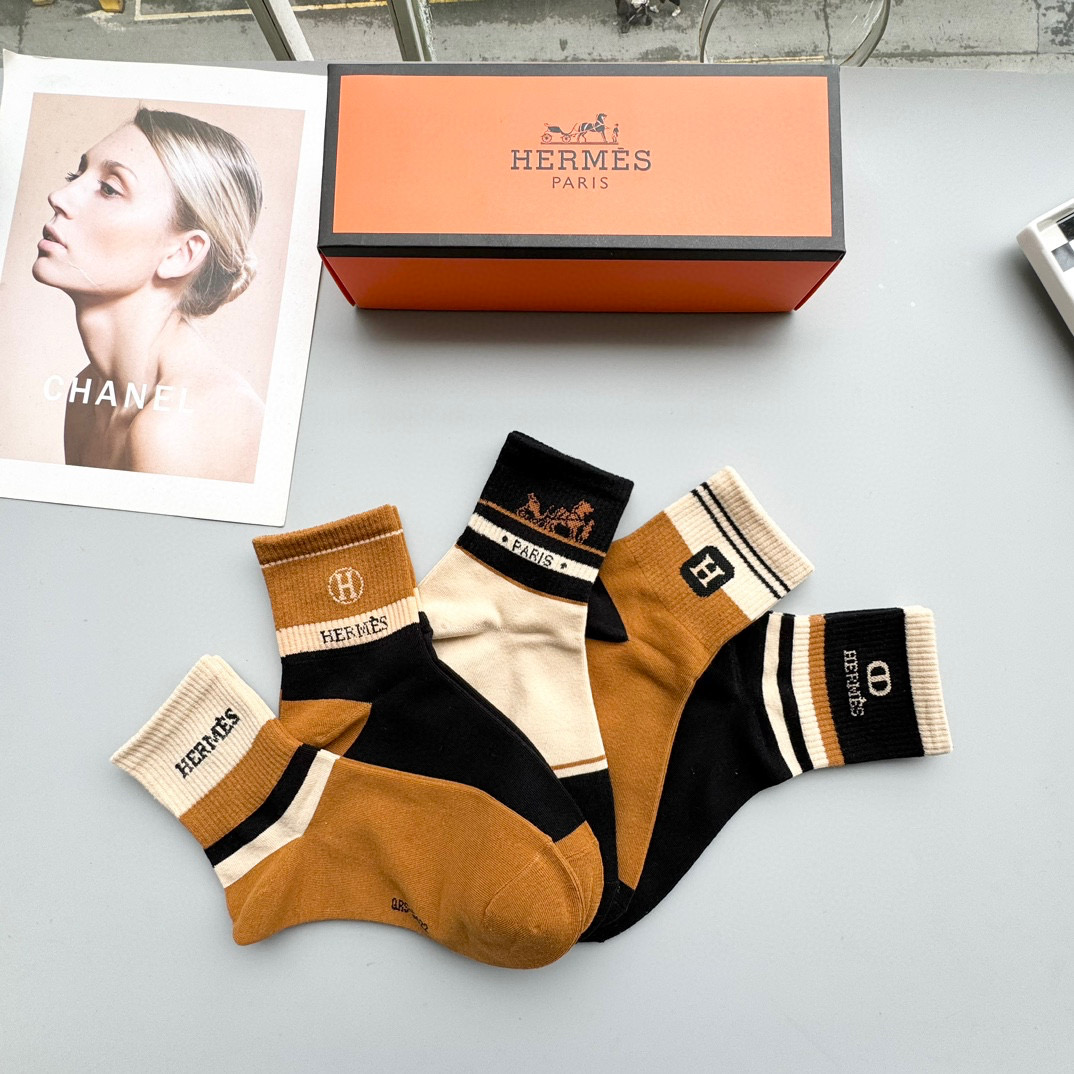 “Pure Cotton Middle Socks with H Embroidered Signs – Comfortable and Stylish” - 图片 9