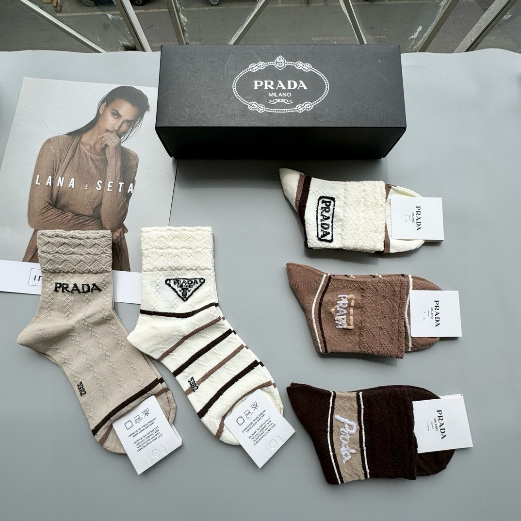 “Prada Socks: High-Level, Stylish Fashion in a Box of Five Packs” - 图片 5