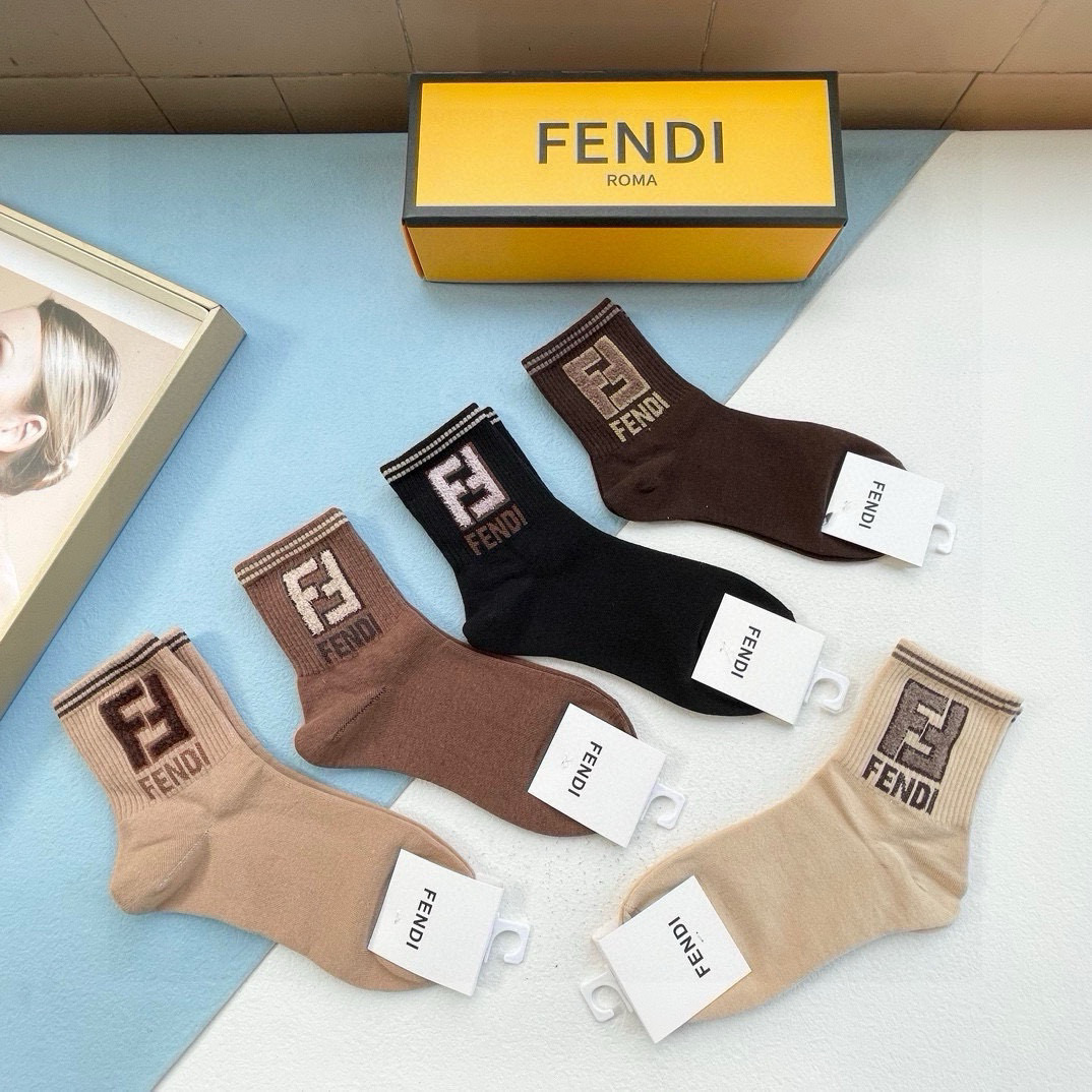  配包装【一盒五双】FENDI · 芬迪❗️大F新品男女款秋冬款中筒袜子❗️超级经典的双F标志，纯棉材质