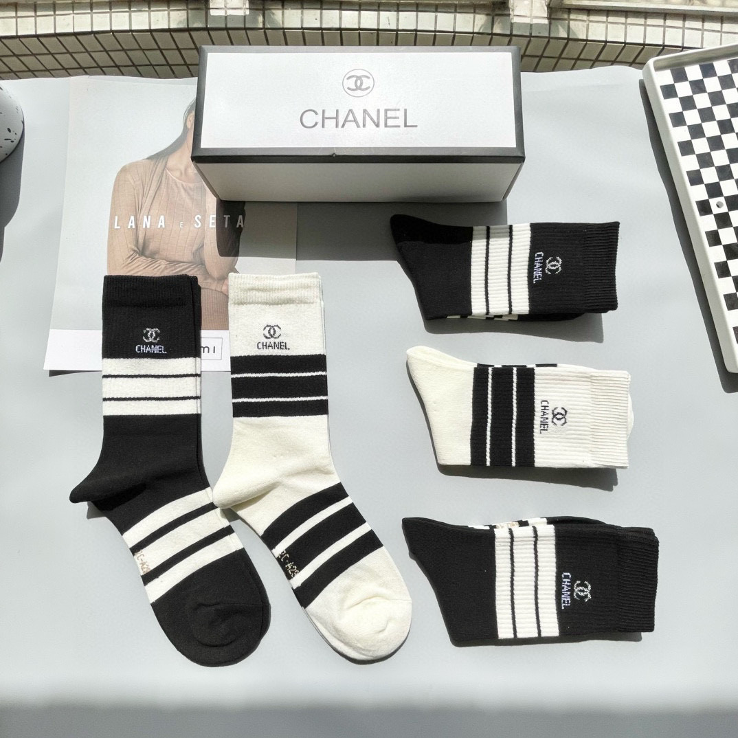  配包装【一盒五双】CHANEL · 香奈儿❗️高品质🔥超级爆款网红袜子❗️小香家官网同步字母中筒袜，i