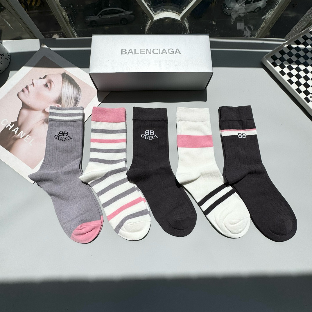 NO:296416,Packaging [One box and five pairs] BALENCIAGA · Balenciaga Co-branded Gucci Gucci High-quality and easy to see big European and American stockings, men and women, must-have for men and women. The counter purchasing quality mid-tube socks are super high-quality and fashionable. Ahhhhh~~ Recommended and recommended~~ Must-in-one fashionable items!  !  !  socks, stockings, socks, balenciaga, balenciaga, gucci, socks19860909配包装【一盒五双】BALENCIAGA · 巴黎世家 联名 Gucci 古奇高品质好看到爆炸欧美大牌长筒袜男女款潮人必不能少的专柜代购品质中筒袜子 ,搭配起来超高逼格 时髦度爆表啊啊啊啊～～推荐推荐推荐～～必入时髦小单品！！！袜子丝袜,袜子,balenciaga,balenciaga,gucci,socks,accessory