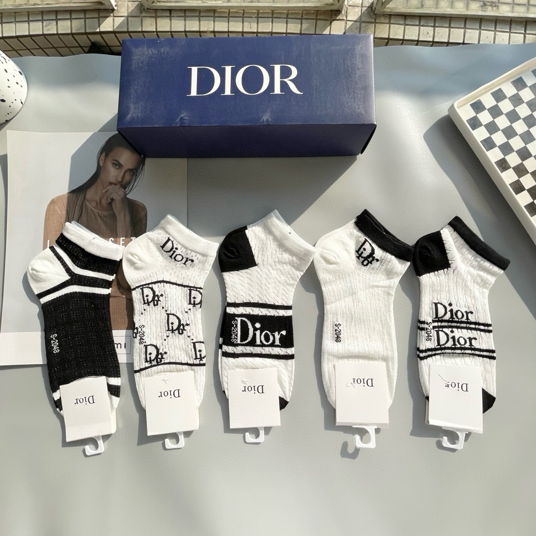 NO:296476,Packaging [one box and five pairs] DIOR Dior ins super popular small items, Vintage essential items, trendy people must have hot products, retro tattoo socks, classic logo letter socks, personalized and fashionable versatile style, you deserve socks, stockings, dior, dior, socks19860909配包装【一盒五双】DIOR 迪奥ins超火爆小单品,Vintage 必备单品 潮人必备 爆款,复古纹身短袜经典logo字母短袜,个性时尚百搭款,你值得拥有哦袜子丝袜,袜子,dior,dior,socks,accessory