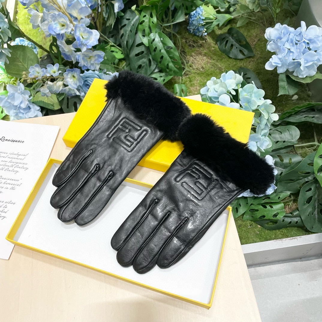 Comparison of 2024 Fendy Fendi Wet Rabbit Hair Gloves with Market Lamb-Skin Latte. - 图片 6