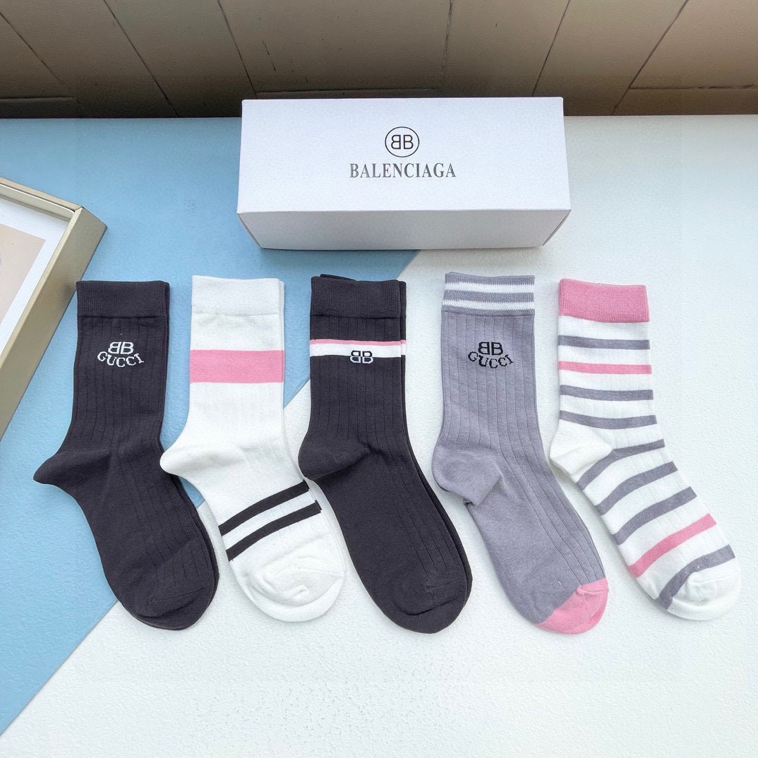 NO:296516,Packaging [One box and five pairs] BALENCIAGA · Balenciaga High quality and good viewing explosion European and American big-name mid-tube socks must be missed by men and women trendy people. Quality mid-tube socks are super high-quality and fashionable. Ahhhhh~~ Recommended and recommended~~ Must-in-one fashionable items!  !  !  socks, stockings, socks, balenciaga, balenciaga, socks19860909配包装【一盒五双】BALENCIAGA · 巴黎世家 高品质好看到爆炸欧美大牌中筒袜男女款潮人必不能少的专柜代购品质中筒袜子 ,搭配起来超高逼格 时髦度爆表啊啊啊啊～～推荐推荐推荐～～必入时髦小单品！！！袜子丝袜,袜子,balenciaga,balenciaga,socks,accessory