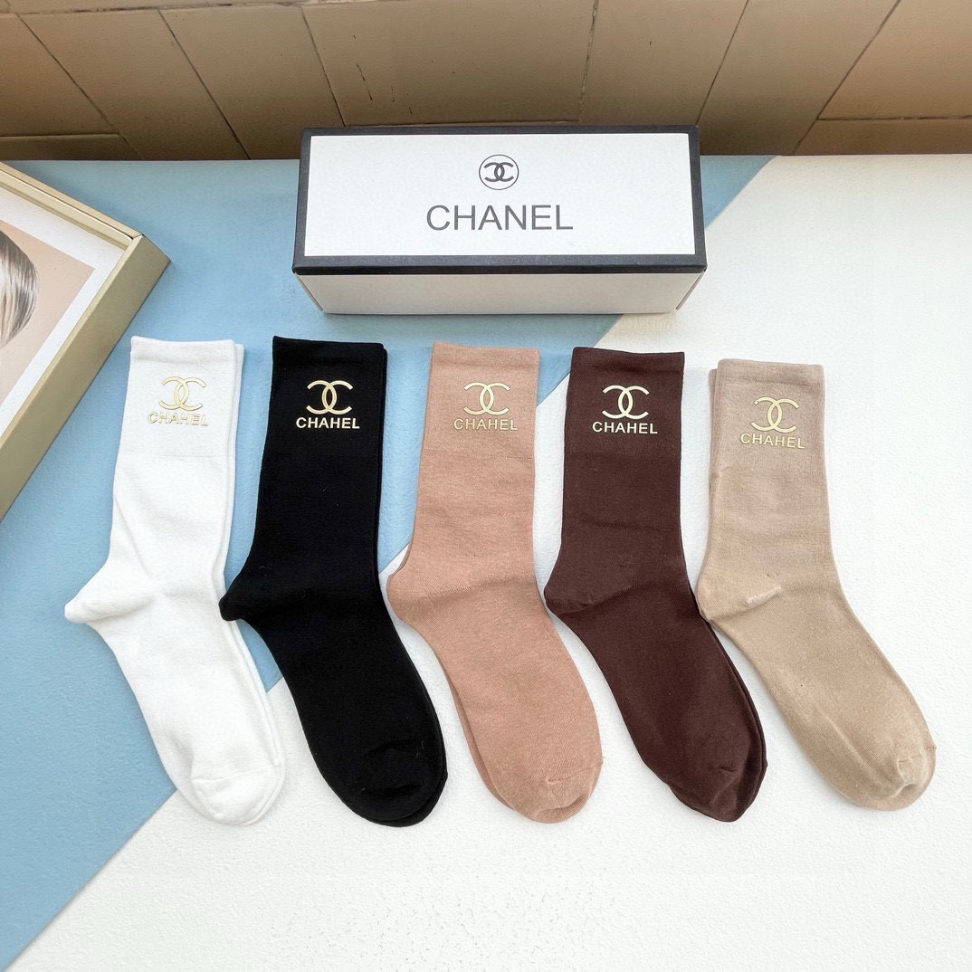 NO:296520,Packaging [one box and five pairs] CHANEL · Chanel Xiaoxiangjia new product gold stamping medium tube men and women socks counter synchronous stockings, super classic Xiaoxiangjia logo is made of pure cotton, double needle double-channel woven, breathable and soft and comfortable on the feet, full-quality order, super niceins trendy small items, big brands go out on the street, trendy people must have super easy to match socks and stockings, socks, chanel, chanel, chanel, chanel, socks19860909配包装【一盒五双】CHANEL · 香奈儿小香家新品烫金中筒男女款袜子专柜同步长袜,超级经典的小香家标志百看不厌纯棉材质,双针双路织造,上脚透气柔软舒适,全品相订单,超级niceins潮火爆小单品,大牌出街,潮人必备超好搭袜子丝袜,袜子,chanel,chanel,chanel,socks,accessory