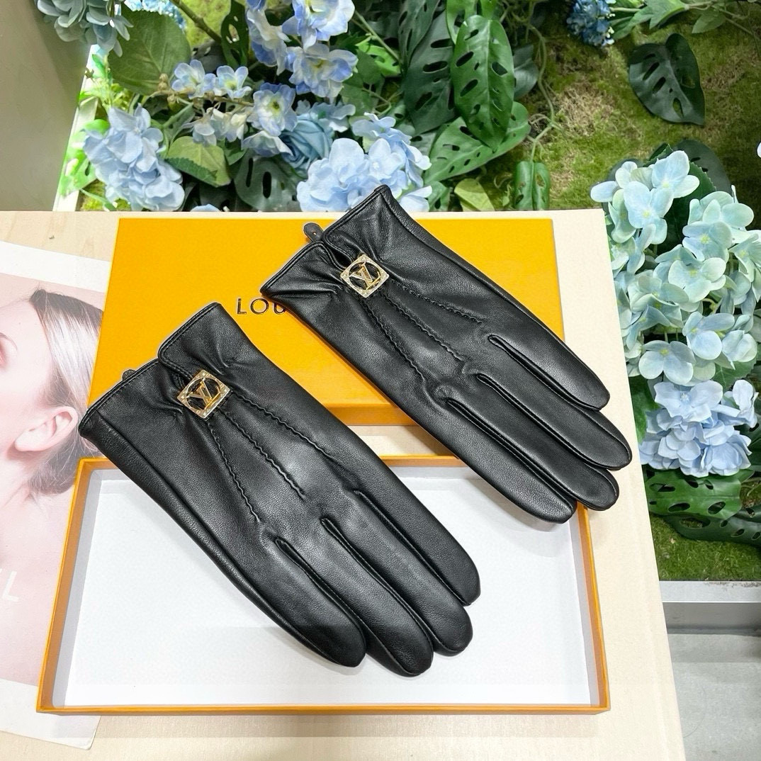 P313 LAUNCHED WITH A PACKAGED FEMININITY 2024