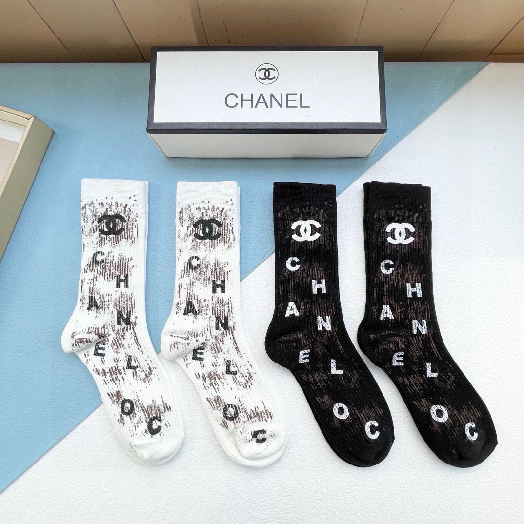 NO:297177,Packaging [one box and four pairs] CHANEL Chanel's popular mid-tube socks high-version ~ It's easy to see the explosion. The counter purchasing quality that European and American big-name mid-tube socks are indispensable. Socks, which are super high-quality and fashionable. Ahhhhhh~~ Recommended and recommended~~ Must-in-one fashionable items!  !  socks, stockings, socks, chanel, chanel, socks19860909配包装【一盒四双】CHANEL香奈儿 爆款中筒袜高版本 ～好看到爆炸 欧美大牌中筒袜潮人必不能少的专柜代购品质 袜子 ,搭配起来超高逼格 时髦度爆表啊啊啊啊～～推荐推荐推荐～～必入时髦小单品！！袜子,丝袜,袜子,chanel,chanel,socks,accessory