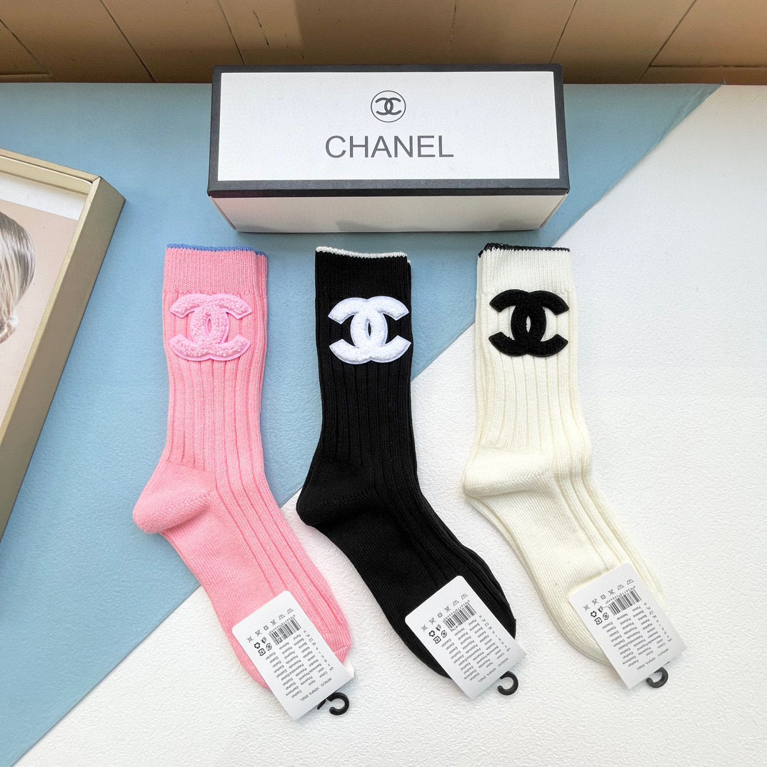 NO:297997,Packaging [one box and three pairs] CHANEL Chanel Internet celebrity hottest ~ It’s easy to see the explosion. The counter purchasing quality that European and American big-name mid-tube socks are indispensable. Socks, which are super high-quality and fashionable. Ahhhhhh~~ Recommended and recommended ~~ Must-in-one fashionable items!  !  socks, stockings, socks, chanel, chanel, socks19860909配包装【一盒三双】CHANEL香奈儿 网红爆款 ～好看到爆炸 欧美大牌中筒袜潮人必不能少的专柜代购品质 袜子 ,搭配起来超高逼格 时髦度爆表啊啊啊啊～～推荐推荐推荐～～必入时髦小单品！！袜子,丝袜,袜子,chanel,chanel,socks,accessory