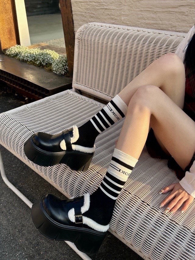 NO:298021,Packaging [One box and four pairs] Dior · Dior super popular internet celebrity socks D home official website synchronous jacquard letter stockings, ins celebrity internet celebrity recommendations are very popular, pure cotton material, lightweight, soft and breathable, universal in all seasons, European and American big street must-have socks, stockings, socks, dior, dior, dior, socks19860909配包装【一盒四双】Dior · 迪奥超级爆款网红袜子D家官网同步提花字母长筒袜,ins明星网红推荐火爆至极纯棉材质,轻薄柔软透气,四季通用,欧美大牌街头必备袜子,丝袜,袜子,dior,dior,dior,socks,accessory