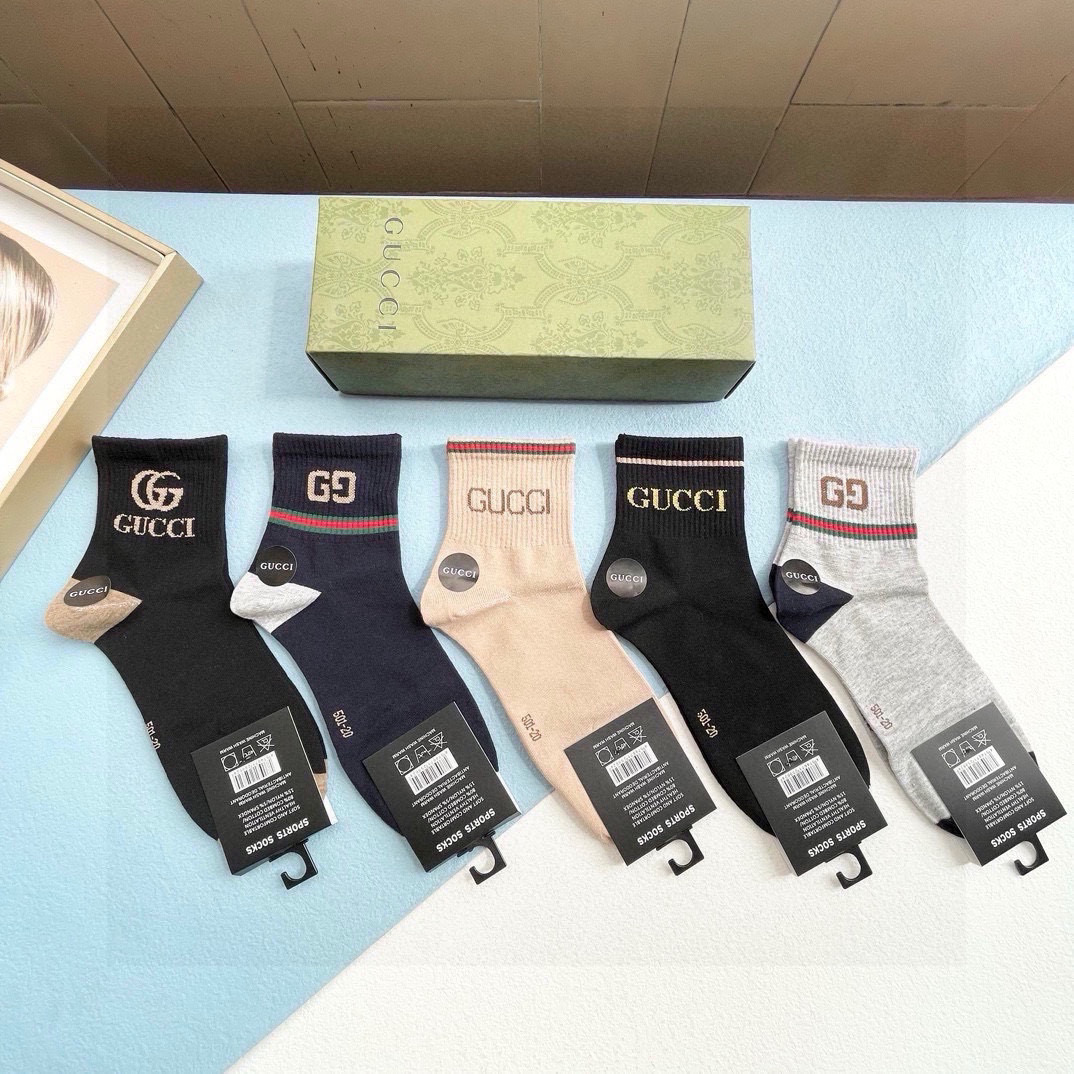 NO:298033,Delivery Packaging [One Box and Five Pairs] Gucci Counter New Men's and Women's Medium Socks Counter is launched simultaneously, super soft and comfortable, the counter hit GG series is super popular small items, big brands are on the street, trendy people must have super easy to match socks, stockings, socks, gucci, socks19860909配送包装【一盒五双】 古奇gucci专柜新款男女款中筒袜子专柜同步上新,超柔软舒适,专柜爆款GG系列超火爆小单品,大牌出街,潮人必备超好搭袜子,丝袜,袜子,gucci,socks,accessory