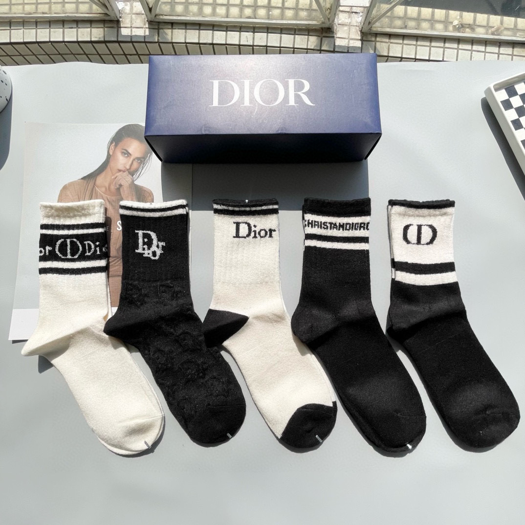 NO:298042,[One box and five pairs] DIOR high-end version ~ It is easy to see socks, cashmere socks, super soft and trendy people must not miss DIOR counter purchasing quality, medium tube socks, super high-quality matching, fashionable and overwhelming ah ah ah ah~~ Recommended and recommended ~~ Must-in-one fashionable items!  !  !  socks, stockings, socks, dior, dior, socks19860909【一盒五双】DIOR迪奥高版本 ～好看到爆袜子羊绒袜,超软糯潮人必不能少的DIOR专柜代购品质 中筒袜子 ,搭配起来超高逼格 时髦度爆表啊啊啊啊～～推荐推荐推荐～～必入时髦小单品！！！袜子,丝袜,袜子,dior,dior,socks,accessory