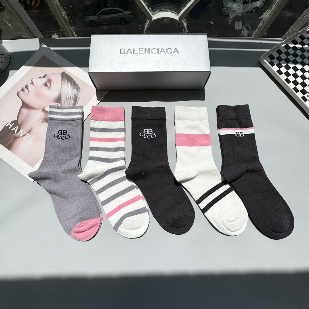 NO:298057,Packaging [One box and five pairs] BALENCIAGA · Balenciaga Co-branded Gucci Gucci High-quality and easy to see big European and American stockings, men and women, must-have for men and women. The counter purchasing quality mid-tube socks are super high-quality and fashionable. Ahhhhh~~ Recommended and recommended~~ Must-in-one fashionable items!  !  !  socks, stockings, socks, balenciaga, balenciaga, gucci, socks19860909配包装【一盒五双】BALENCIAGA · 巴黎世家 联名 Gucci 古奇高品质好看到爆炸欧美大牌长筒袜男女款潮人必不能少的专柜代购品质中筒袜子 ,搭配起来超高逼格 时髦度爆表啊啊啊啊～～推荐推荐推荐～～必入时髦小单品！！！袜子,丝袜,袜子,balenciaga,balenciaga,gucci,socks,accessory