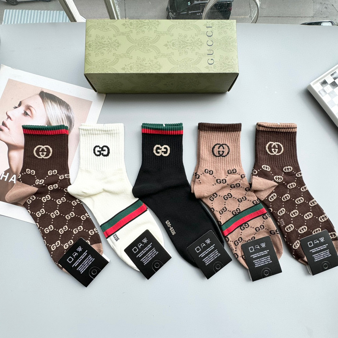 NO:298352,Delivery Packaging [One Box and Five Pairs] Gucci Counter New Men's and Women's Medium Socks Counter is launched simultaneously, super soft and comfortable, the counter hit GG series is super popular small items, big brands are on the street, trendy people must have super easy to match socks, stockings, socks, gucci, socks19860909配送包装【一盒五双】 古奇gucci专柜新款男女款中筒袜子专柜同步上新,超柔软舒适,专柜爆款GG系列超火爆小单品,大牌出街,潮人必备超好搭袜子,丝袜,袜子,gucci,socks,accessory