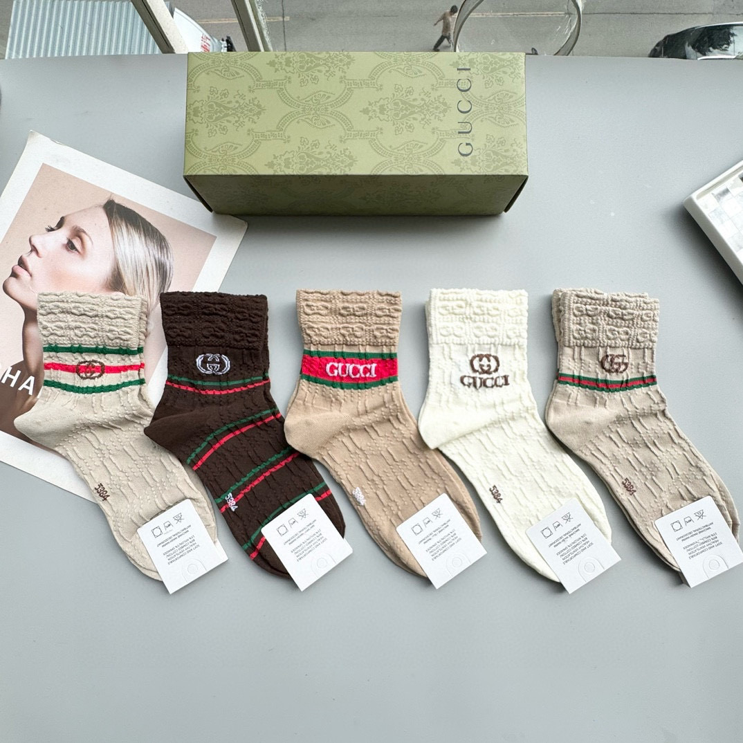 NO:298317,Delivery Packaging [One Box and Five Pairs] Gucci Counter New Men's and Women's Medium Socks Counter is launched simultaneously, super soft and comfortable, the counter hit GG series is super popular small items, big brands are on the street, trendy people must have super easy to match socks, stockings, socks, gucci, socks19860909配送包装【一盒五双】 古奇gucci专柜新款男女款中筒袜子专柜同步上新,超柔软舒适,专柜爆款GG系列超火爆小单品,大牌出街,潮人必备超好搭袜子,丝袜,袜子,gucci,socks,accessory