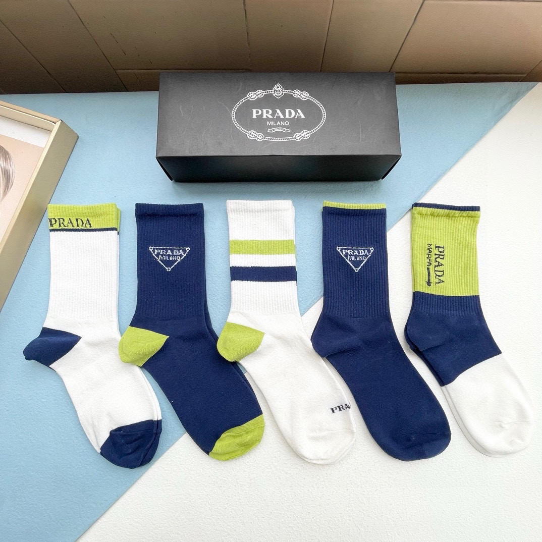 NO:298322,Packaging [one box and five pairs] PRADA Prada is a hot high-end version of high-end socks ~ It is easy to see the explosion. A must-have counter purchasing quality for big European and American high-end socks. Socks, which are super high-end and fashionable. Ahhhhhh~~ Recommended and recommended~~ Must-in-one fashionable items!  !  socks, stockings, socks, prada, prada, socks19860909配包装【一盒五双】PRADA普拉达 爆款高筒袜高版本 ～好看到爆炸 欧美大牌高筒袜潮人必不能少的专柜代购品质 袜子 ,搭配起来超高逼格 时髦度爆表啊啊啊啊～～推荐推荐推荐～～必入时髦小单品！！袜子,丝袜,袜子,prada,prada,socks,accessory