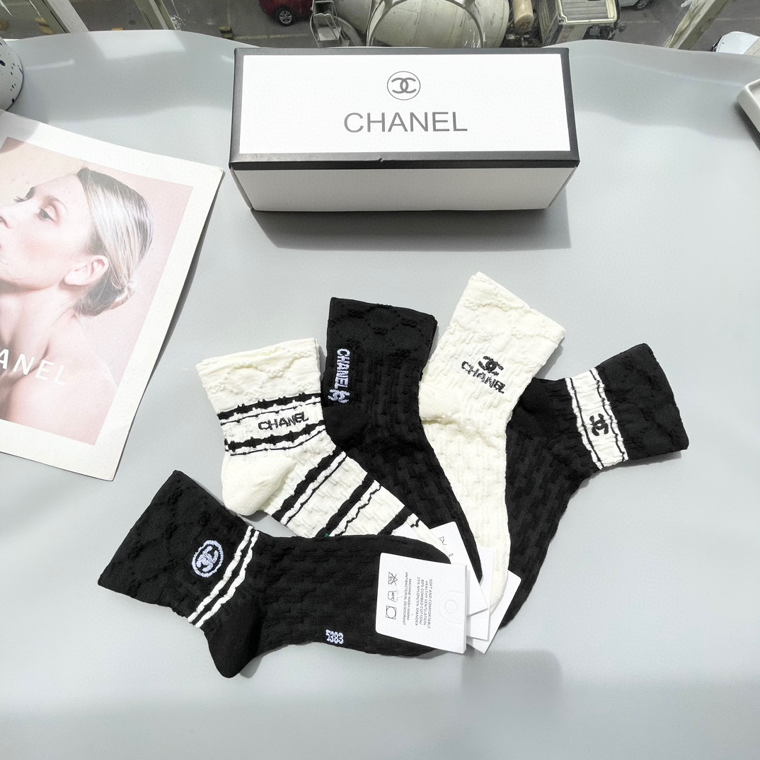   配包装【一盒五双】🌟Chanel 香奈儿 爆款卡中筒袜🌟高版本 ～好看到爆炸 欧美大牌中筒袜🔥🌟潮人