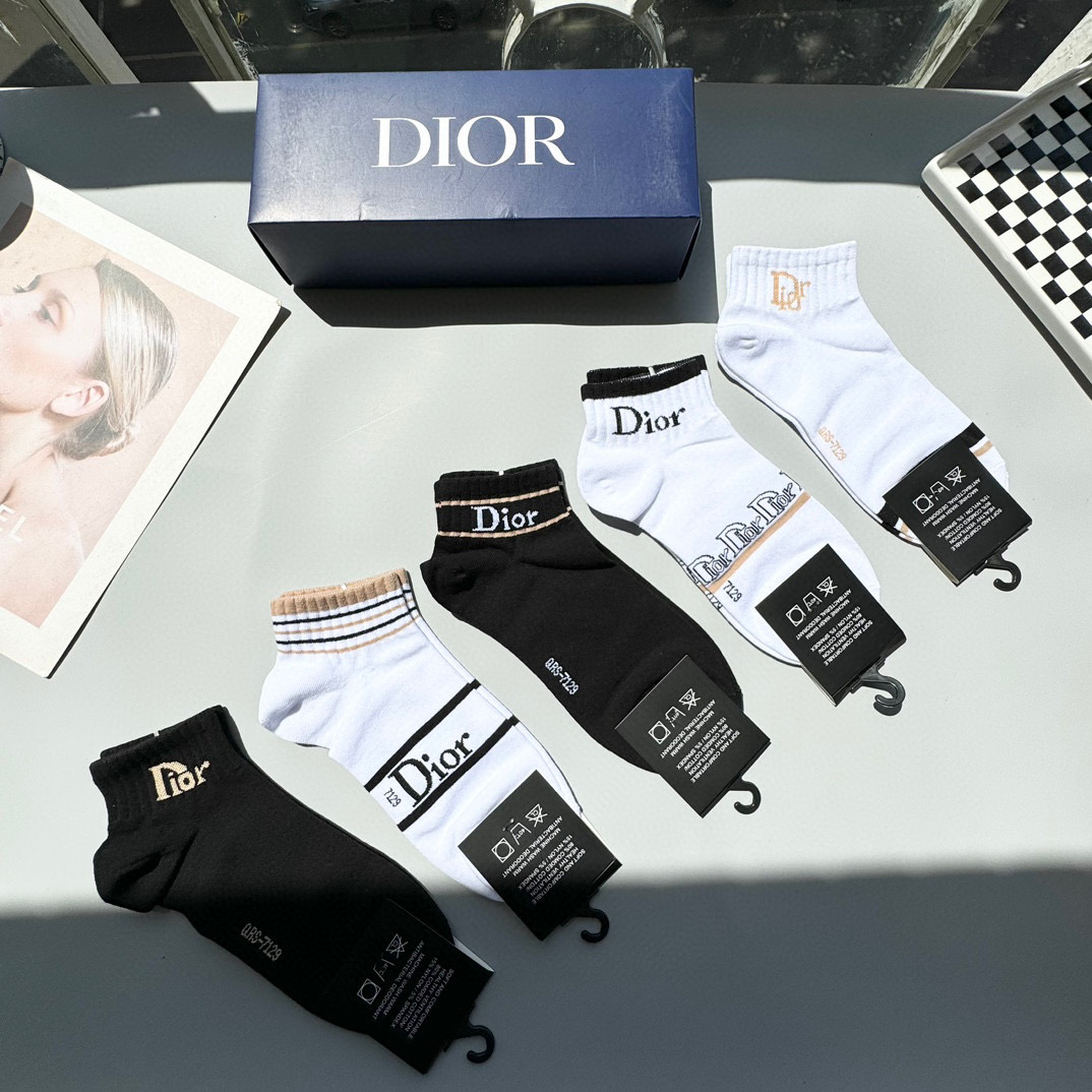  配包装【一盒五双】DIOR 迪奥ins超火爆小单品，Vintage 必备单品 短款🌟潮人必备 爆款，复