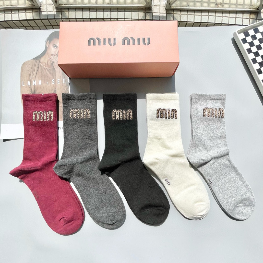   配包装【一盒五双】miumiu · 缪缪❗️高品质🔥超级爆款网红袜子❗️miu家官网同步饰品字母中筒