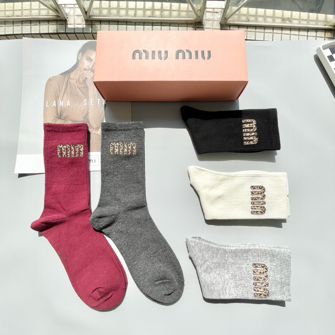   配包装【一盒五双】miumiu · 缪缪❗️高品质🔥超级爆款网红袜子❗️miu家官网同步饰品字母中筒