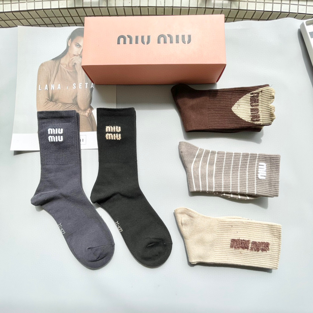   配包装【一盒四双】miumiu · 缪缪❗️高品质🔥超级爆款网红袜子❗️miu家官网同步饰品字母中筒