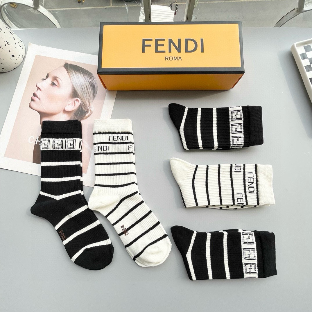  配包装【一盒五双】FENDI · 芬迪❗️大F新品高筒袜子❗️超级经典的双F标志，纯棉材质制造，透气舒