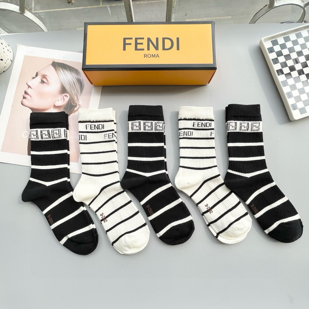  配包装【一盒五双】FENDI · 芬迪❗️大F新品高筒袜子❗️超级经典的双F标志，纯棉材质制造，透气舒