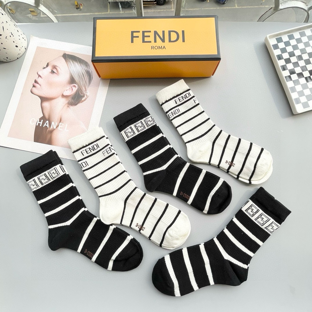  配包装【一盒五双】FENDI · 芬迪❗️大F新品高筒袜子❗️超级经典的双F标志，纯棉材质制造，透气舒