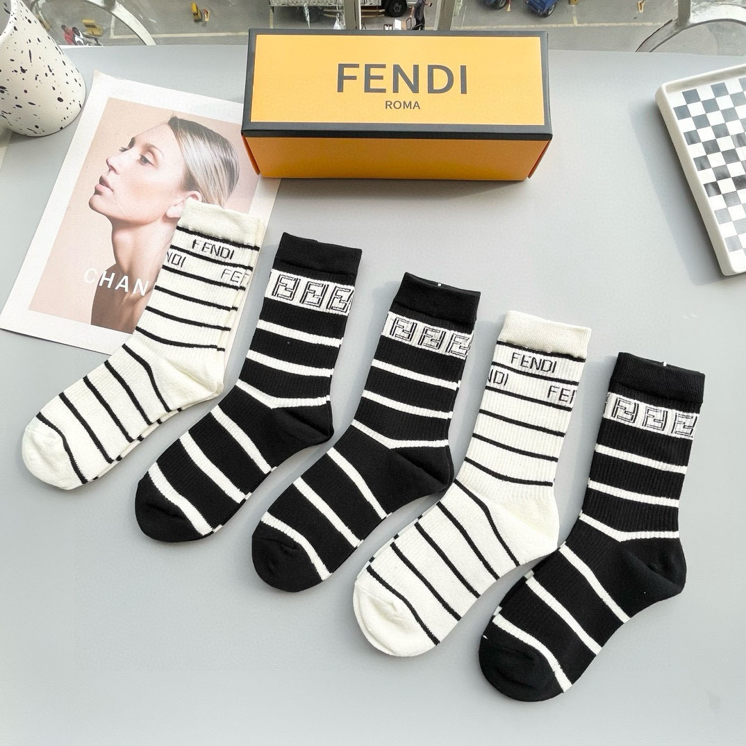 配包装【一盒五双】FENDI · 芬迪❗️大F新品高筒袜子❗️超级经典的双F标志，纯棉材质制造，透气舒