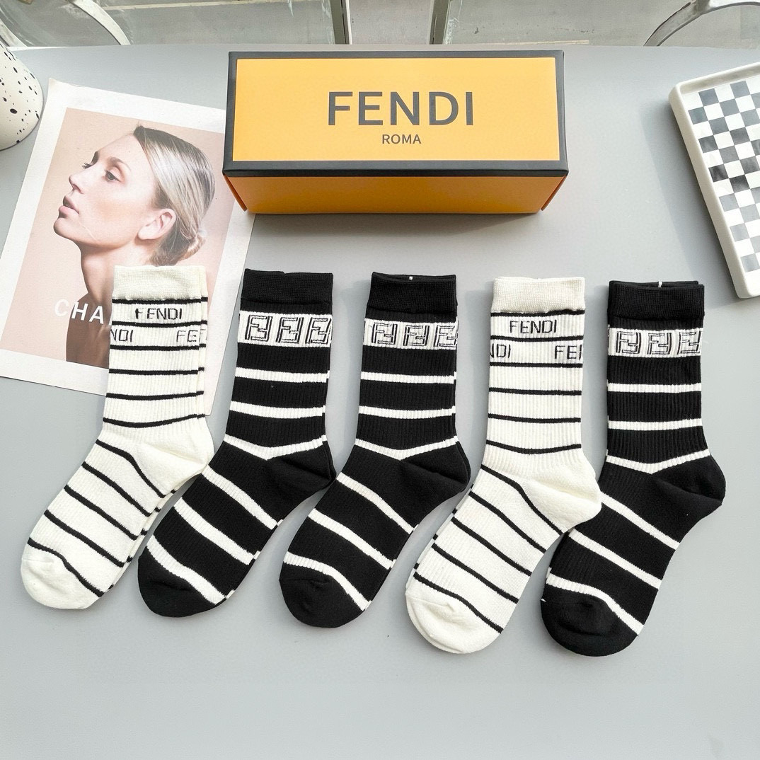  配包装【一盒五双】FENDI · 芬迪❗️大F新品高筒袜子❗️超级经典的双F标志，纯棉材质制造，透气舒