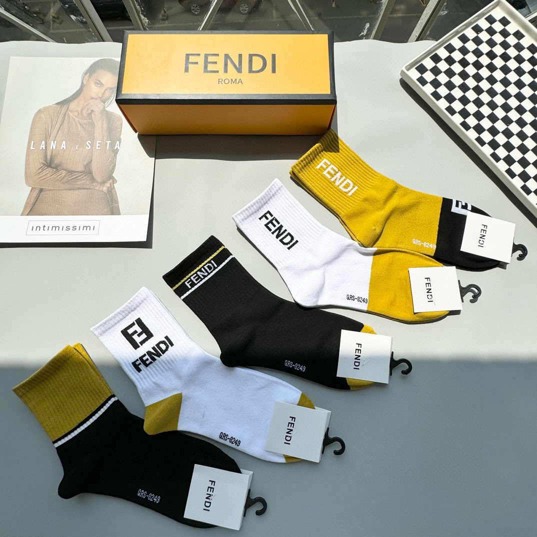  配包装【一盒五双】FENDI · 芬迪❗️大F新品男女款秋冬款中筒袜子❗️超级经典的双F标志，纯棉材质