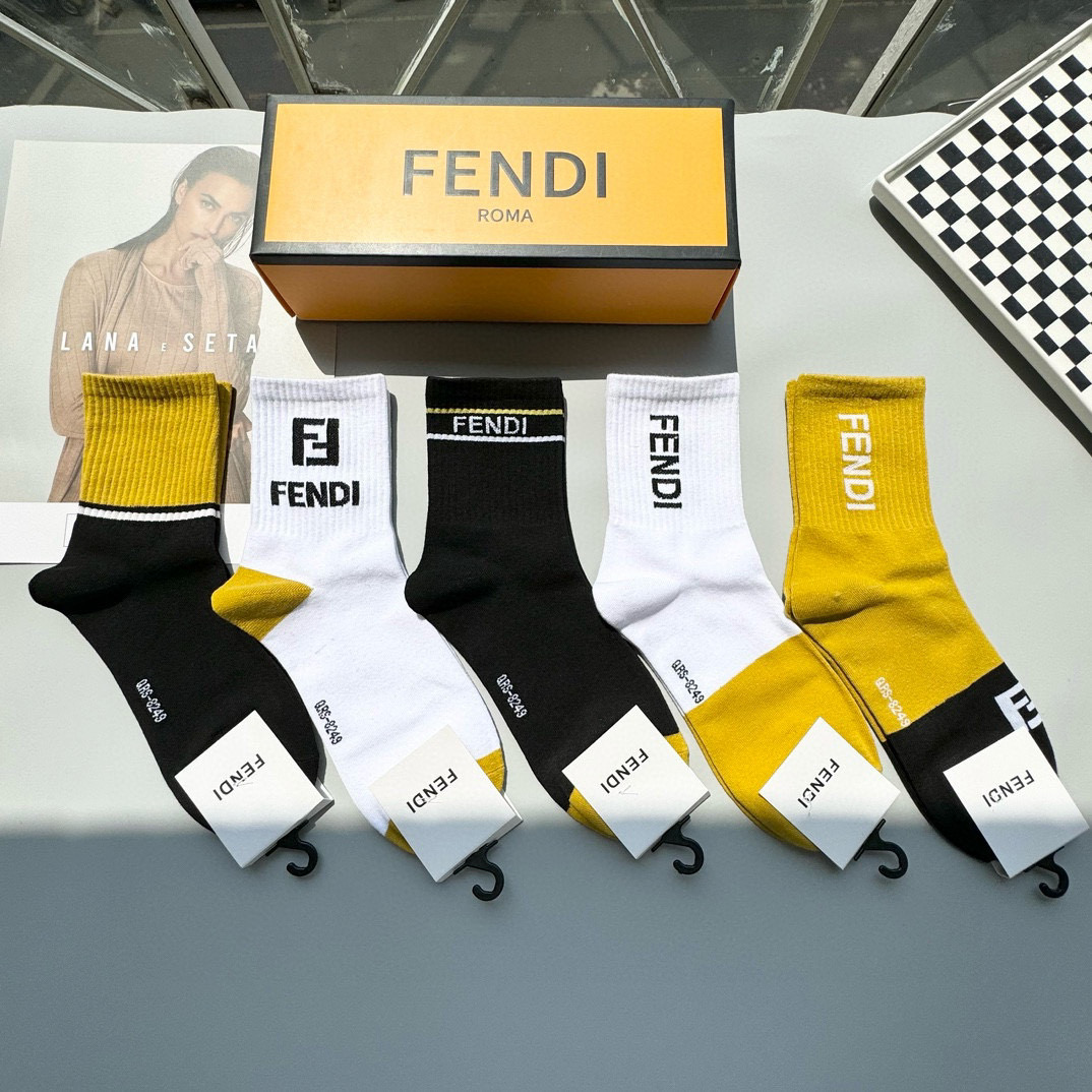  配包装【一盒五双】FENDI · 芬迪❗️大F新品男女款秋冬款中筒袜子❗️超级经典的双F标志，纯棉材质