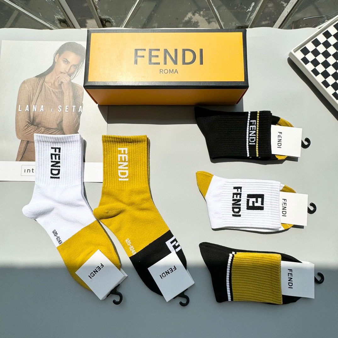  配包装【一盒五双】FENDI · 芬迪❗️大F新品男女款秋冬款中筒袜子❗️超级经典的双F标志，纯棉材质