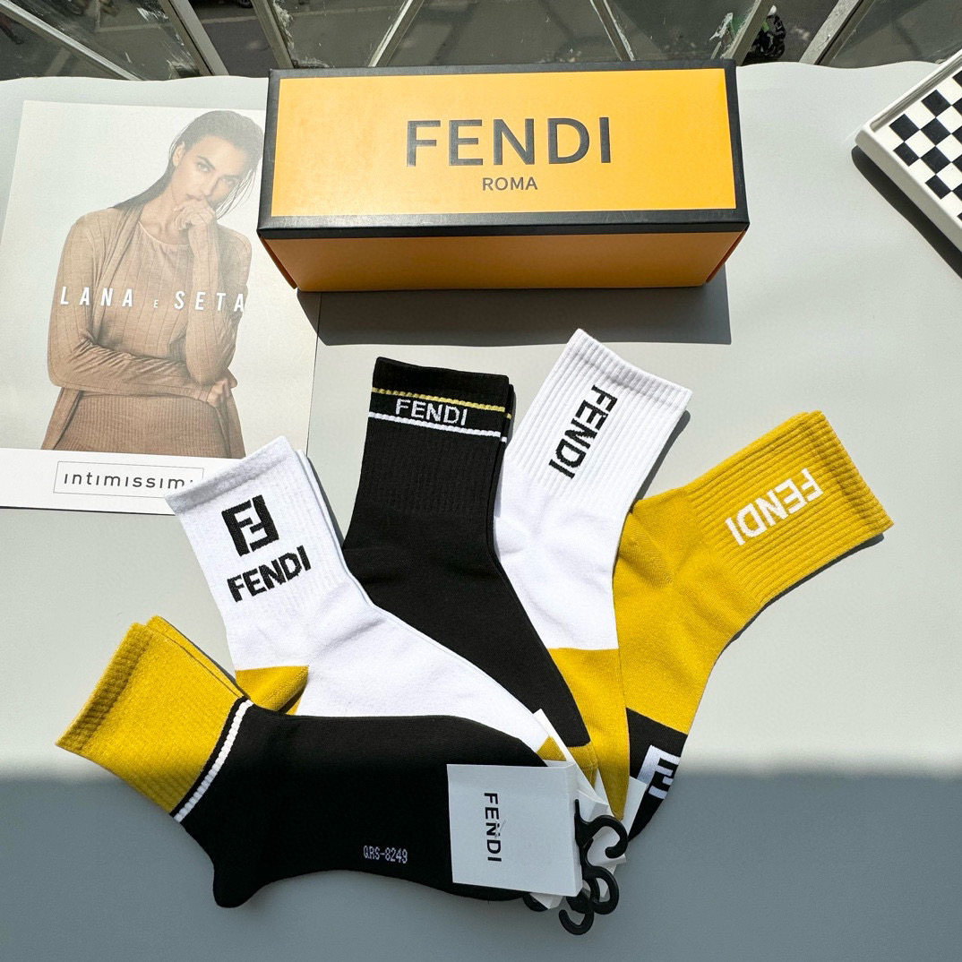  配包装【一盒五双】FENDI · 芬迪❗️大F新品男女款秋冬款中筒袜子❗️超级经典的双F标志，纯棉材质