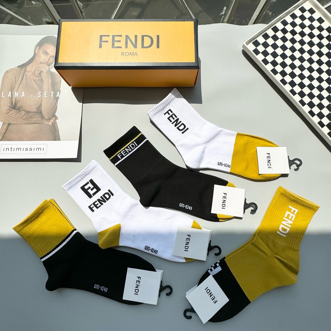  配包装【一盒五双】FENDI · 芬迪❗️大F新品男女款秋冬款中筒袜子❗️超级经典的双F标志，纯棉材质