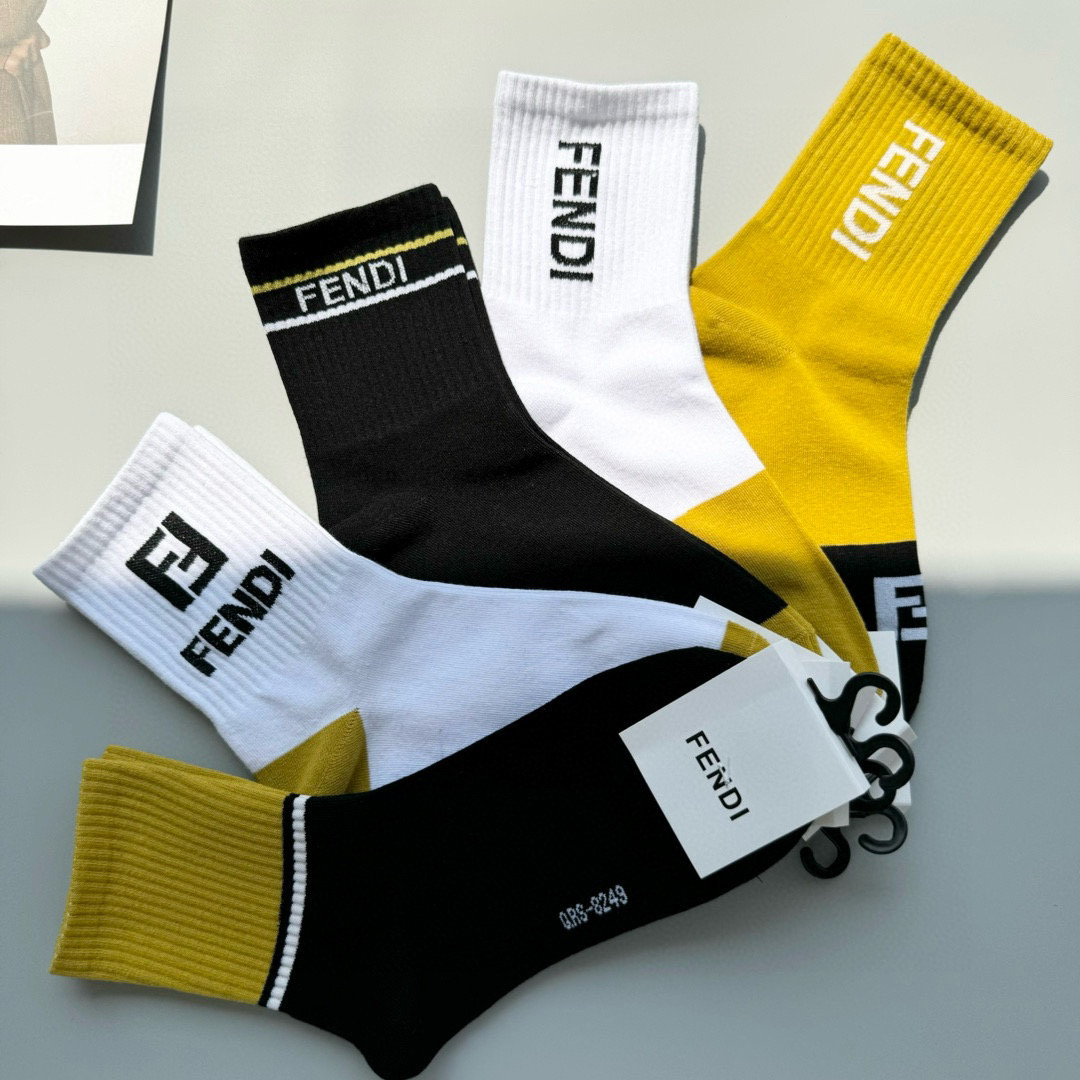  配包装【一盒五双】FENDI · 芬迪❗️大F新品男女款秋冬款中筒袜子❗️超级经典的双F标志，纯棉材质