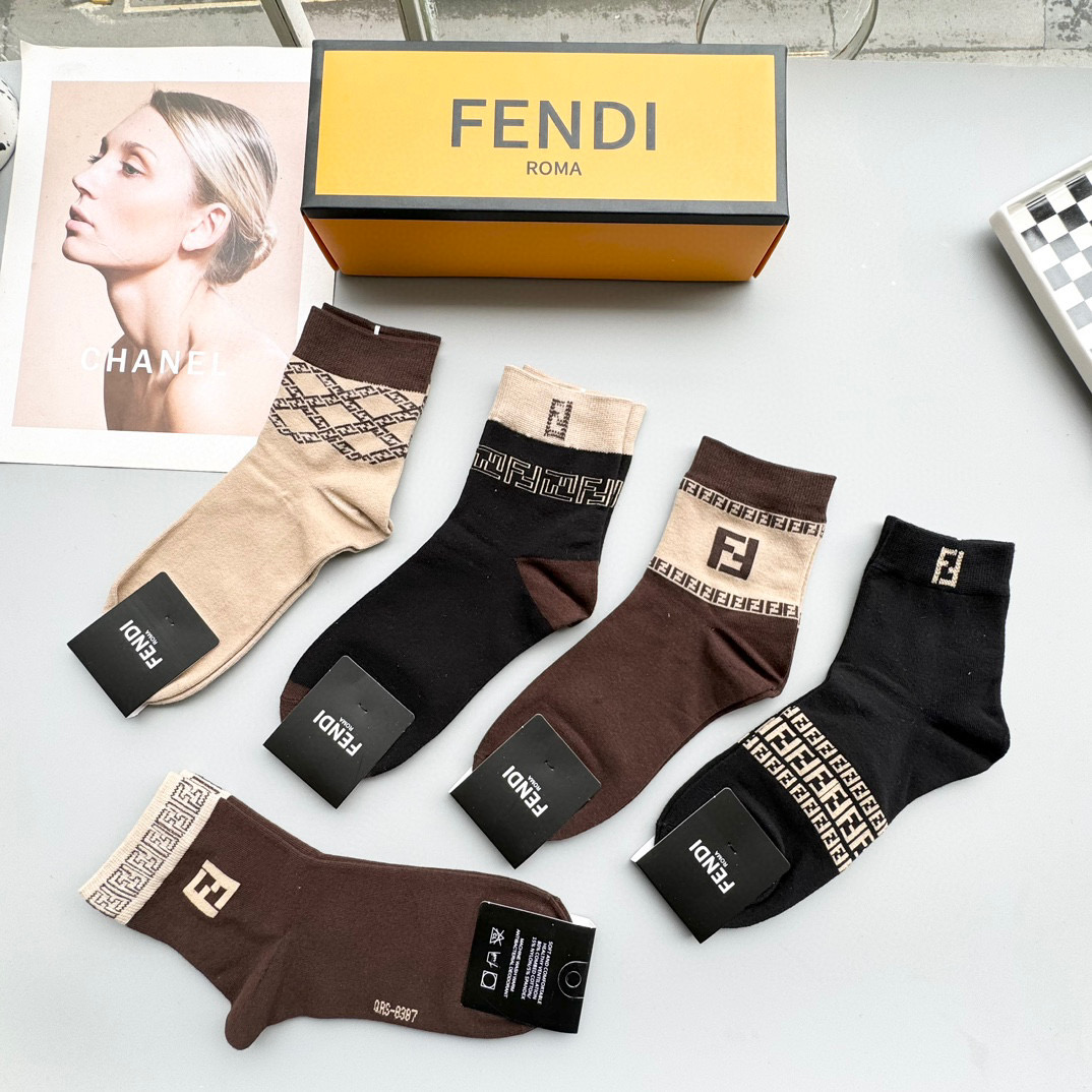  配包装【一盒五双】FENDI · 芬迪❗️大F新品男女款秋冬款中筒袜子❗️超级经典的双F标志，纯棉材质