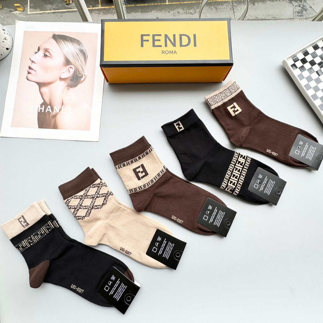  配包装【一盒五双】FENDI · 芬迪❗️大F新品男女款秋冬款中筒袜子❗️超级经典的双F标志，纯棉材质