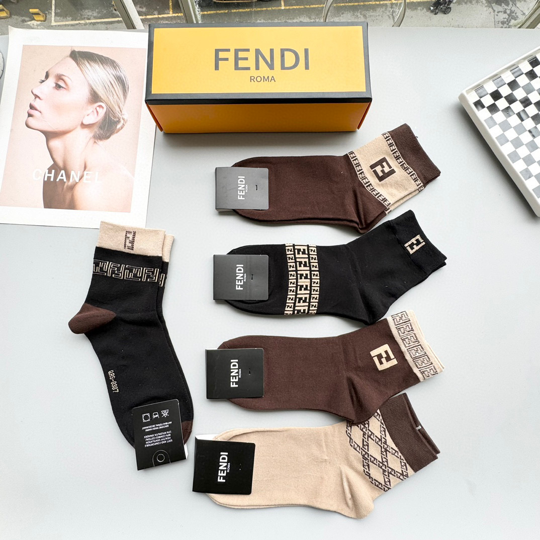  配包装【一盒五双】FENDI · 芬迪❗️大F新品男女款秋冬款中筒袜子❗️超级经典的双F标志，纯棉材质