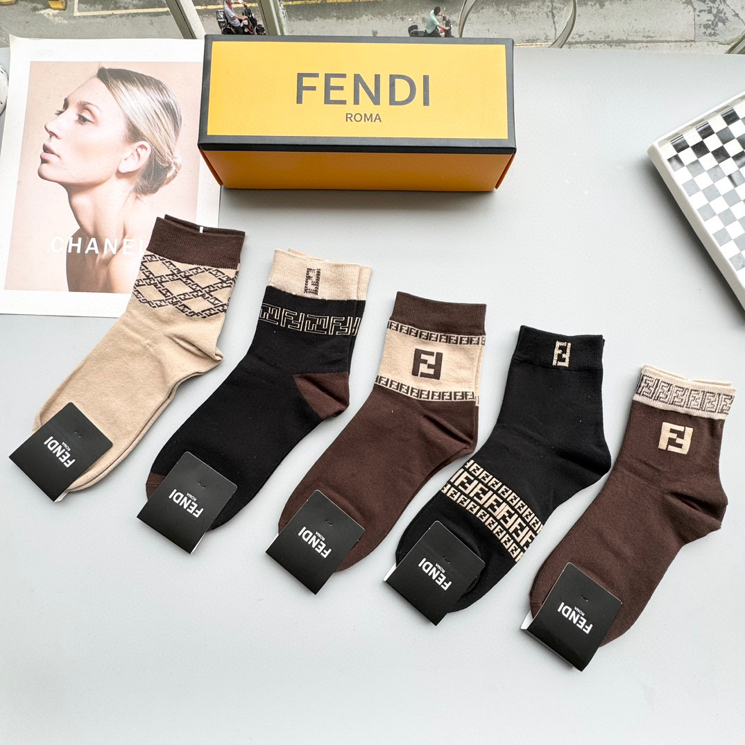  配包装【一盒五双】FENDI · 芬迪❗️大F新品男女款秋冬款中筒袜子❗️超级经典的双F标志，纯棉材质