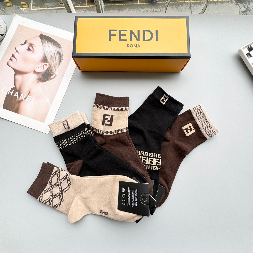  配包装【一盒五双】FENDI · 芬迪❗️大F新品男女款秋冬款中筒袜子❗️超级经典的双F标志，纯棉材质