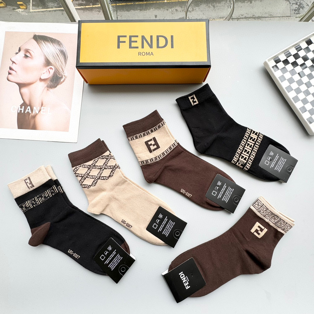  配包装【一盒五双】FENDI · 芬迪❗️大F新品男女款秋冬款中筒袜子❗️超级经典的双F标志，纯棉材质